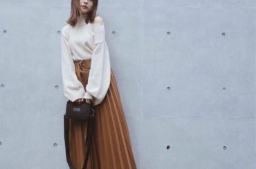 お気に入りコーデです。
このニットは9日に発売する、
あざとさたっぷり詰まった新作ニット。
￥3,990です

お気に入りのプリーツスカートと
合わせてみました...