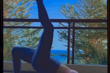 Let’s try１０× ３
#美尻エクササイズ #翹臀 #buttworkout 
①脚を肩幅くらい開いて90度に曲げる
②片足を天井に上げる
③ 膝、お腹、...