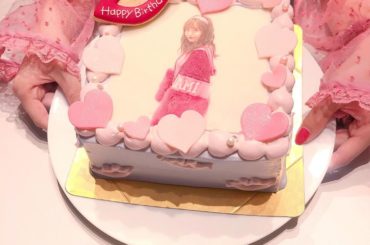 
﻿
﻿
﻿
この間 @amiyumoto_official のお誕生日お祝いをした時のケーキ﻿
﻿
イメージにピッタリな可愛いケーキ作って貰いました︎﻿
﻿...