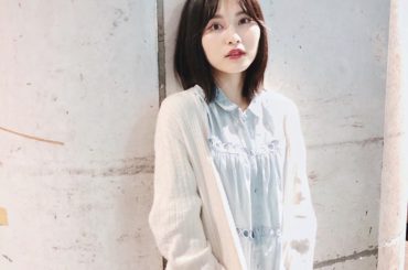 白。

今日はパジャマで握手会。
甘めのパジャマにしたから
前髪を分けてちょっぴり大人めに。
でも、裏テーマは清楚だから
メイクは薄めだったり…
自分のこだわり...