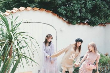 ひとの裾、ひっぱりがち﻿
﻿
@larmemagazine 042﻿
“THINGS ESSENTIAL TO GIRL”﻿
﻿
﻿
今夜27:00〜も #ra...