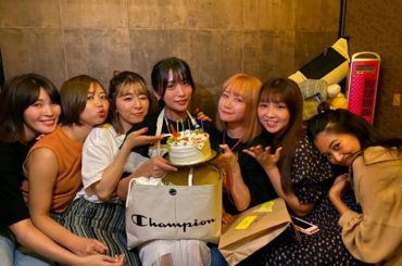 あいちゃんのお誕生日〜
めでてーめでてぇ！
言うてケーキみたら！！！！！！！
アイアンミオマンいるやん！
、
みおもいっしょにお祝いしてもらっちゃたよ！！
皆あ...