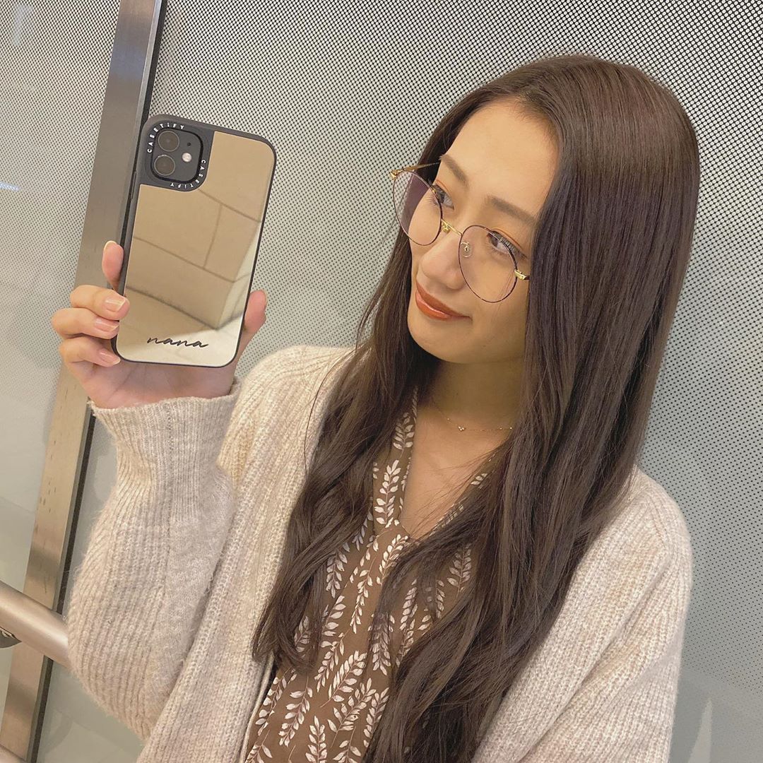 藤田奈那 おにゅーのiphoneケース ミラーなのでとっても便利です さりげなく名前入り Casetify Casetifyミラーケース Moe Zine