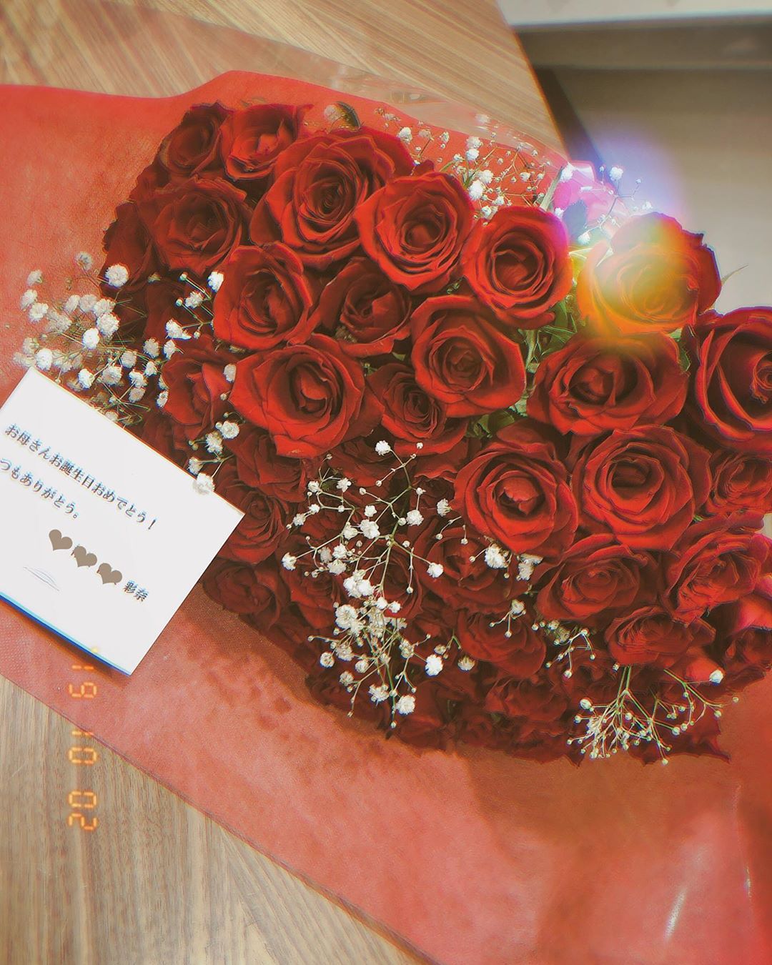 篠崎彩奈 日付変わってしまいましたが 昨日10 1は母の誕生日でした 今年は兄と3人で サプライズで薔薇と旅行券を 歳 をとったのか感動してすぐ 泣くお母さ Moe Zine