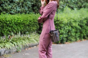 謎のポーズが多くてすみません笑
.
とっても可愛いジャンプスーツ/サロペットがモントレゾールに入荷しました
.
深みのあるロゼカラーが
とってもお気に入りです
...