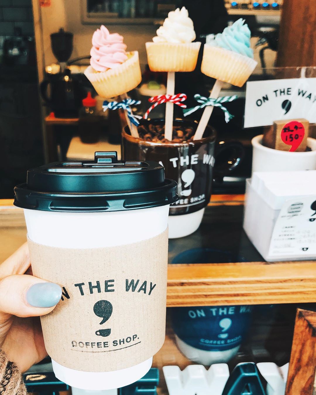谷まりあ 今日の一杯 コーヒー屋さん見つけると嬉しくなってしまうまりあですお店の方と話すのもすき 今日のまりあ的一枚はロケバスさんの田所さんに決まり お気に入りのコーヒー屋 Moe Zine