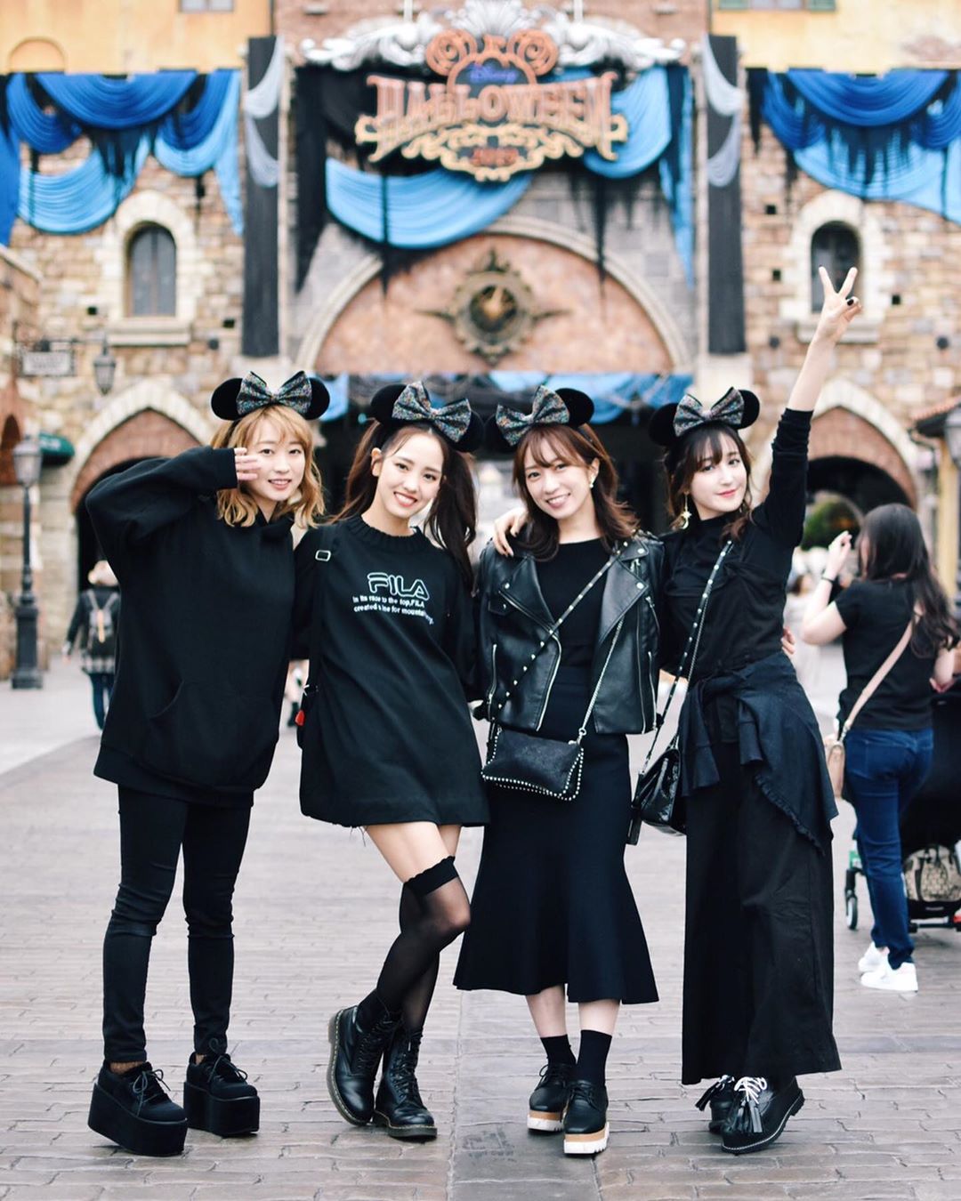 飯窪春菜 ブラックコーデディズニー 行ってきました あのねあのね いつも うららさん Ulala Utauhito とは遊んでいるのだけど 瀬口かな Moe Zine