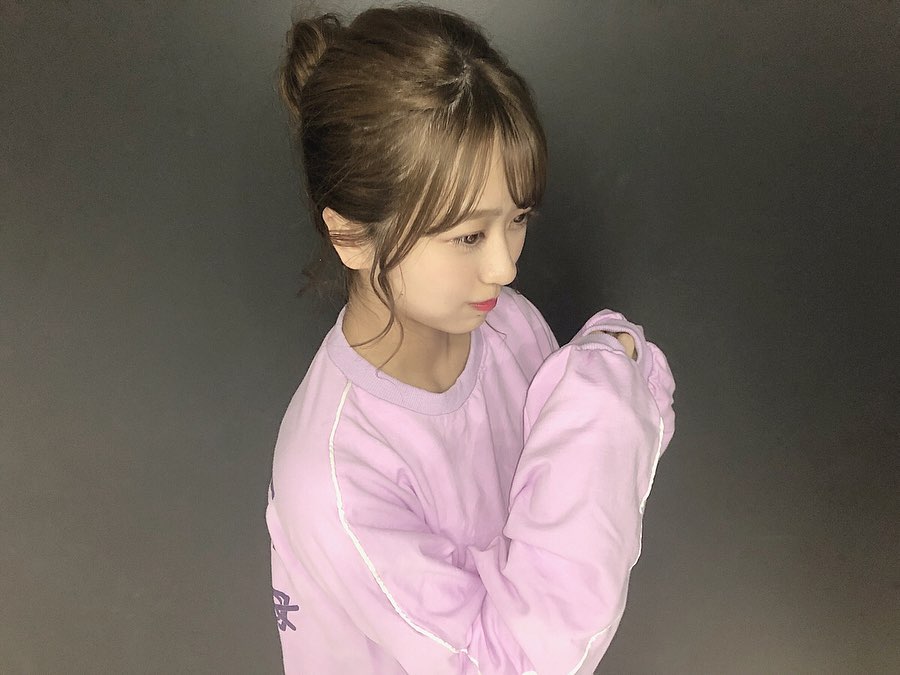 篠崎彩奈 スウェットにお団子したくて 今日の髪型はお団子にした この季節はパーカーとか スウェットが大好きで どんどん増えていく Tops Cuute S Moe Zine 篠崎彩奈 スウェットにお団子したくて 今日の髪型はお団子にした この季節はパーカーとか スウェットが大好きで どんどん増えていく Tops Cuute S Moe Zine