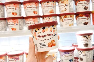 台湾で食べたアイス﻿
﻿
﻿
この #Lotus クッキーのハーゲンダッツは初めて見て、買ったんだけど…﻿めちゃくちゃ美味しかった﻿
﻿
﻿
形も日本とは違くて...