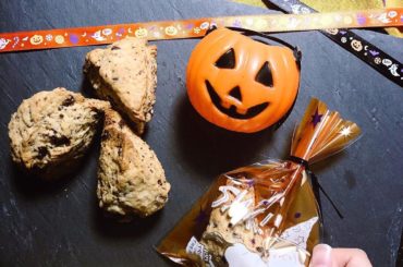 ハロウィン

ハロウィンのお菓子を作りたかったんだけど
なかなか難しかったから
ラッピングでハロウィン感を出してみたよ

チョコスコーンは
いつもと少し違うレシ...