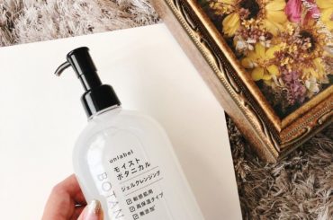 よく肌についての質問を頂くのだけど、肌をきれいに保つためにまりあが気をつけてることって何かなって考えたらメイクをしっかり落とすことだったの！これは無香料、無着色...