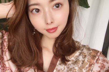 昨日のショコラメイクストーリーにあげた写真をフィードに残してほしいとDMいただいたので
*
秋らしいこっくりブラウン今年の新作を見ていると、黄み系のブラウン、赤...