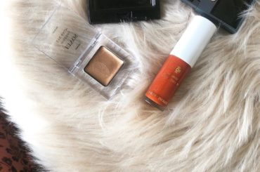 今日は朝から16タイプパーソナルカラー診断何年も前からずっと繋がっている大好きなフォロワーさんが来てくれて、再会できたのがすごく嬉しかった〜
お似合いになる色が...