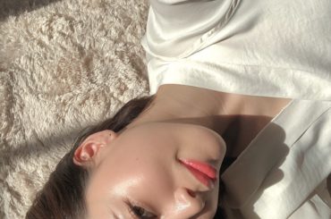 生き生きとしたツヤがある肌は明るく凛と見せてくれるような気がして大人のベースメイクにはとっても大切。
・
作り込みすぎず、飾らない大人のための、スキンケアクリー...