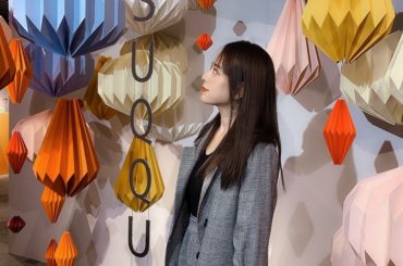 スック2020春の新作コスメをみに行ってきました！

テーマは「おりがみ」
ブラッシュもいつものグラデーションからイメチェンしてテーマのおりがみのようなデザイン...