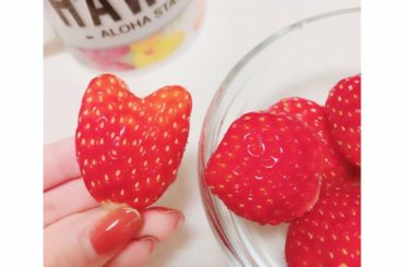 おはようございます(^-^)
イチゴがの形でした ちなみに、後ろにちょこっとだけ写ってるマグカップは、写真集#ユイペース の撮影でハワイへ行った時にゲットしたも...