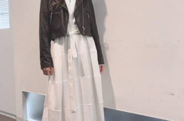 ・
・
明石家さんまさんからお誕生日プレゼントに頂いたワンピース。
真っ白で綺麗
・
このワンピースにライダースを合わせて着るところまで、さんまさんのこだわり...