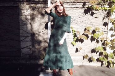 最近グリーンのドレスが好き次のVLOGの作業してるよ @thevampireswife...