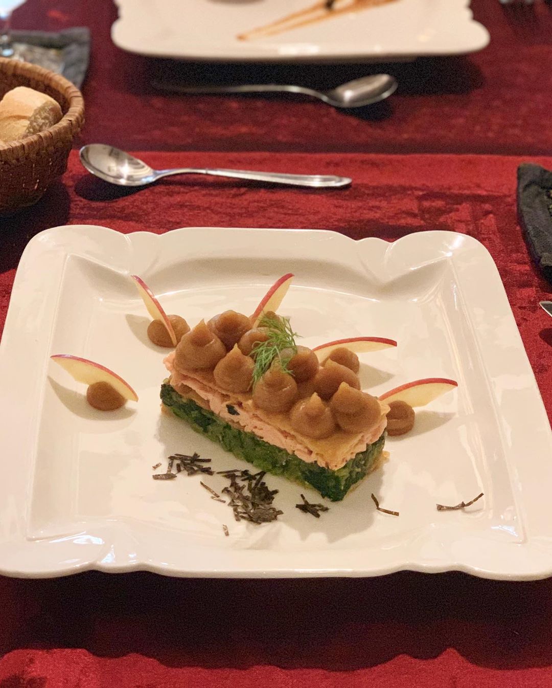 古賀哉子 ベトナム ハノイ フランス料理レストラン 外見が可愛かったので行ってみた 庶民なのでフランス料理は お口に合わなかったみたい笑 ベトナム Moe Zine