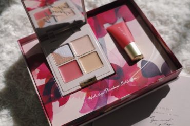 to/one Holiday Collection 2019
・
アイシャドウの大粒の煌きがしっかり肌に馴染んで透明感をあげてくれる。
・
柔らかい印象を作れる...