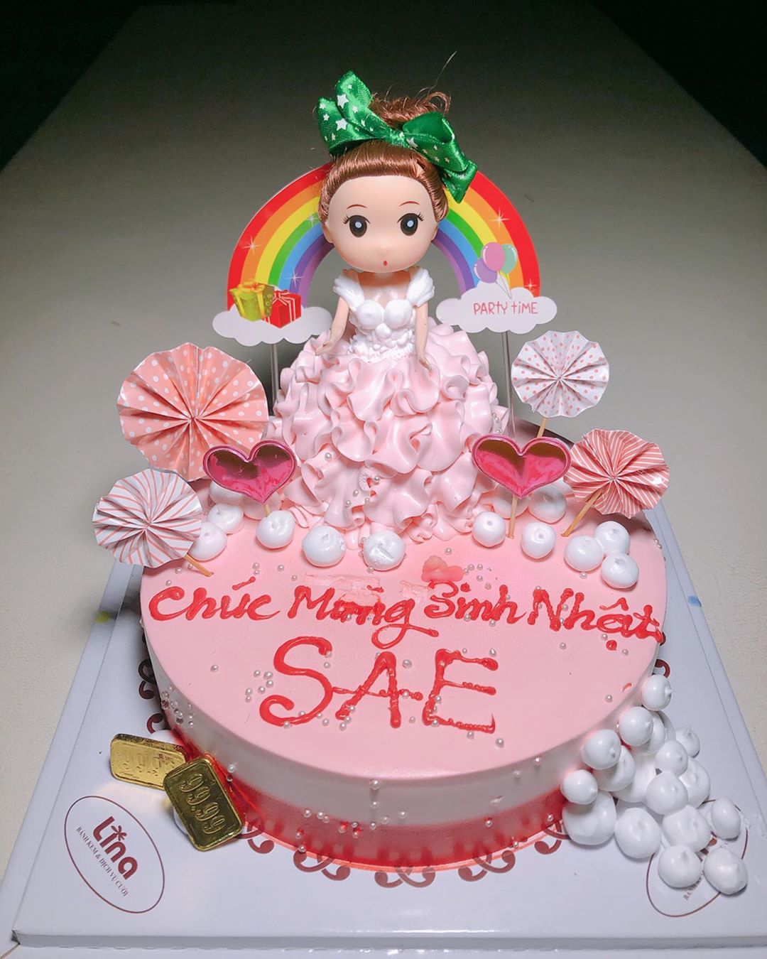 岡崎紗絵 ベトナムで誕生日を祝って頂きました いやーー嬉しい お人形までついてて可愛い 美味しく頂きました 誕生日 サプライズケーキ 嬉しい お人形ケーキ Moe Zine