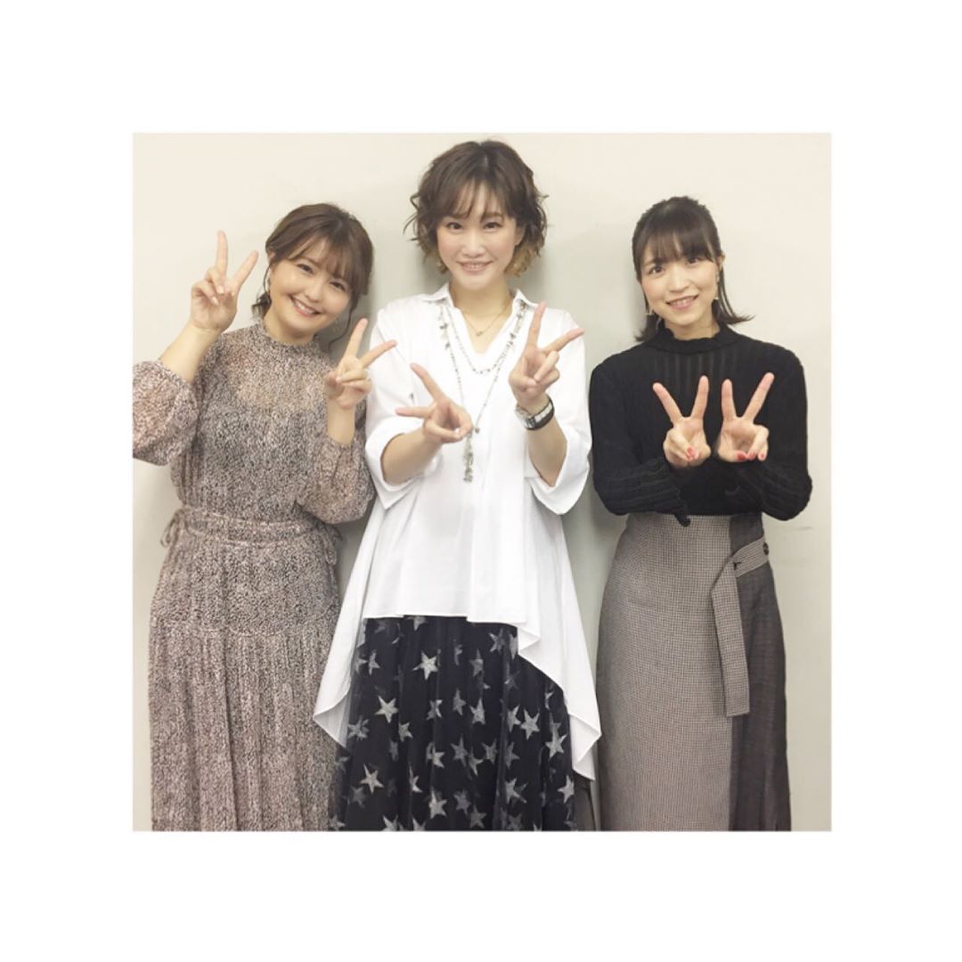 野中藍 先日の Doaフェス の時の写真です 安定安心のmcの織永さわさんと たまき役の大西沙織ちゃんと 楽屋で大西ちゃんとコスメの話ができて楽しかったー というか Moe Zine 野中藍 先日の Doaフェス の時の写真です 安定安心のmcの織永さわさんと たまき役の大西沙織ちゃんと 楽屋で大西ちゃんとコスメの話ができて楽しかったー というか Moe Zine