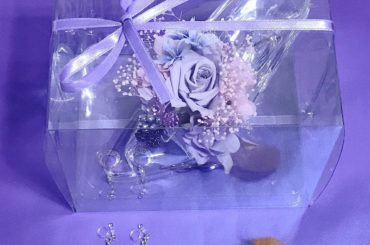 中学からの友達が卒業公演みに来てくれましたありがとう
初めての劇場は「凄く楽しかった」言ってくれたよ〜 #中学からの友達 #プレゼントありがとう 
#ガラスの靴...