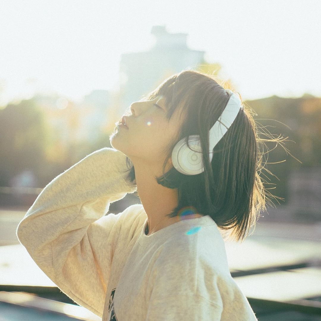 佐藤芽衣 aka 楠ろあ aka 楠露亚: 横顔が多めです Twitterより多めです