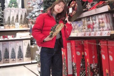 クリスマス売り場で母が撮ってくれました スニーカー以外UNIQLOコーデ♫
JWのダウン、赤
暖かくてお洒落に見える
.
今日からUNIQLOの誕生感謝祭が始ま...