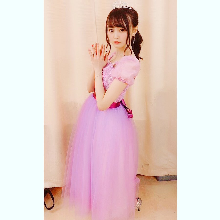 樋渡結依 卒業公演で作った頂いたドレスです Akbに入ってから沢山の可愛い衣装を着せていただけて毎回嬉しかったけど 今回のドレスは私の好みピッタリに作っていただけて1番の Moe Zine 樋渡結依 卒業公演で作った頂いたドレスです Akbに入ってから沢山の可愛い衣装を着せていただけて毎回嬉しかったけど 今回のドレスは私の好みピッタリに作っていただけて1番の Moe Zine