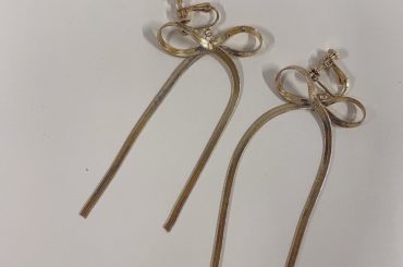 .
୨୧┈┈┈┈┈┈┈┈┈┈୨୧
.
リボンイヤリング‪୨୧‬
1枚目は彩希さんがバランス良く
並べてくださいました！！
.
2枚目はイヤリングがよく見える写真...