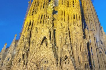 _
スペインといえば、、
#サグラダファミリア に行きました︎
うまく言葉に表せないけど
本当に圧倒されました...。
一度きりの人生、もっともっと世界中の色々...