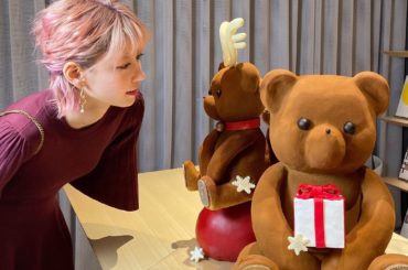 なっちゃんとあやちゃんとLOUANGEというケーキの展示会に行って来たよ！
ヘアセットはいつも行ってる美容院 
@so.hair_ の @so.tkg_5 さん...