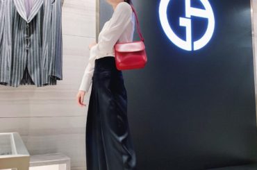 .
@armani から新しく誕生したLA PRIMAの
パーティーに行ってきました。
真っ赤なバッグが可愛い
#giorgioarmani #armani #...