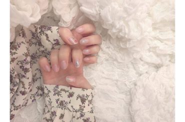 .

.
new nail︎
.
パープルネイルにキラキラを
ザクザク入れてもらいました︎
.
#秋ネイル #nail #くすみネイル...
