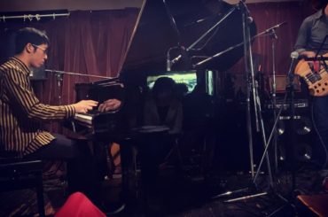 *
弟のピアノの発表会に家族で観に行ってきました
楽譜なしで自分の好きな曲を自ら弾いてしまう音感の持ち主
姉弟なのにこんなにも違うなんて...笑
中学3年だから...