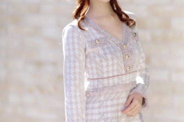 最近寒い日が続いていますが
皆様お変わりないでしょうか
.
こちらmon trésorから発売中の、身長の低めの方にもお喜びいただけるワンピースです .
もちも...