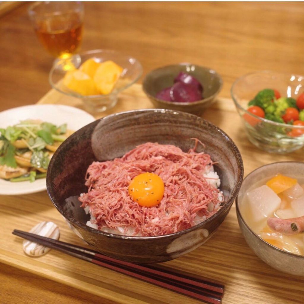 コンビーフ丼 Moe Zine