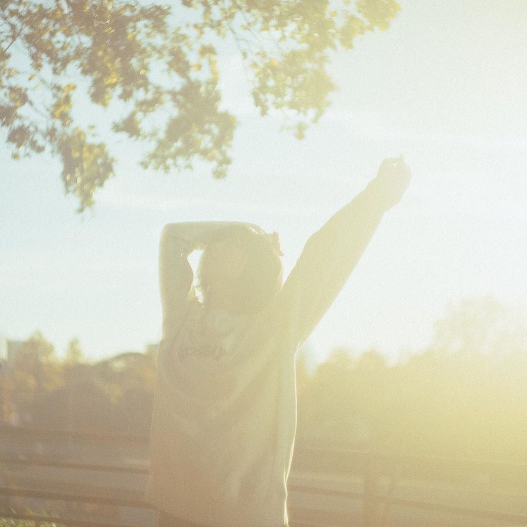 佐藤芽衣 aka 楠ろあ aka 楠露亚: 横顔が多めです Twitterより多めです