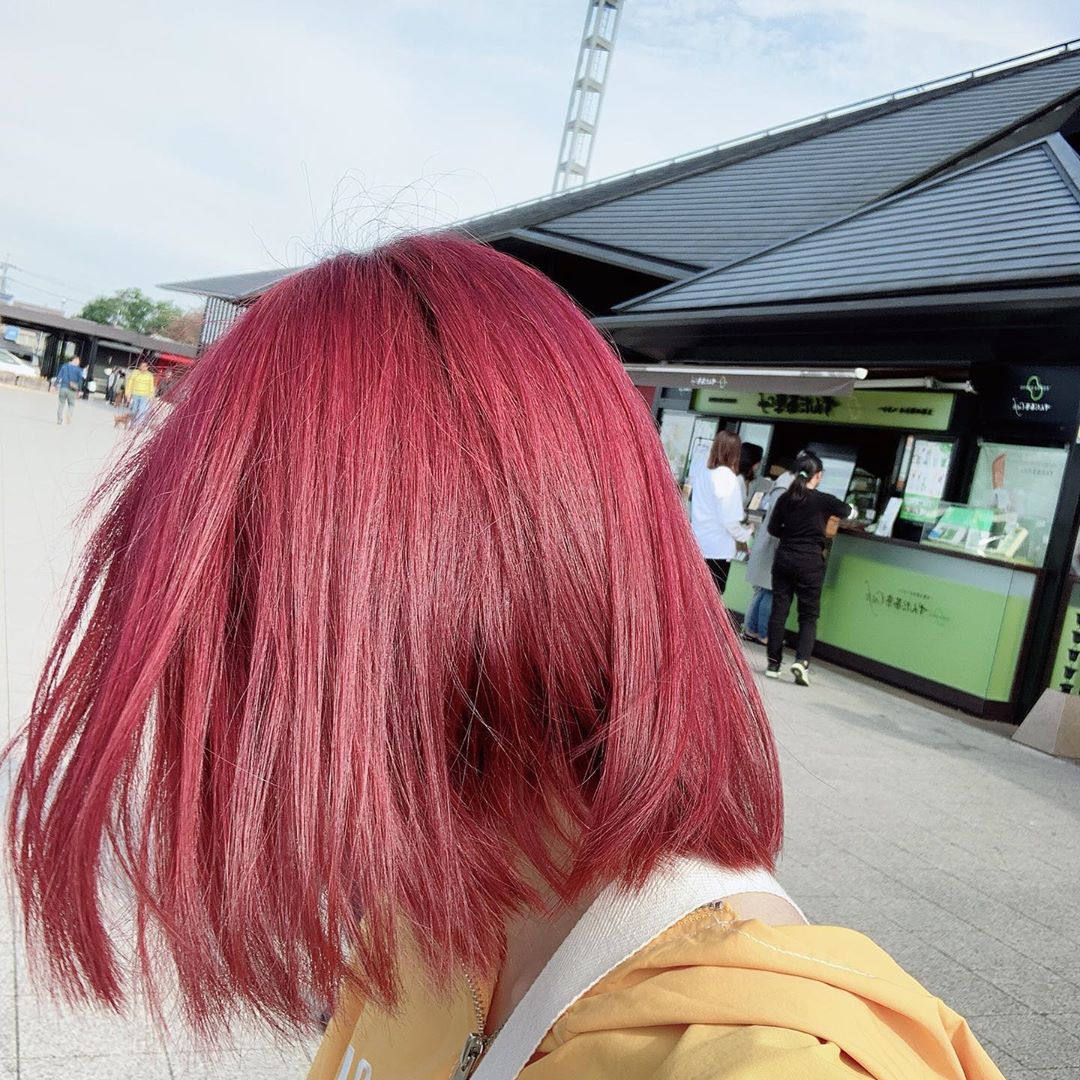 増井みお 髪色change Dark Red 自然光ではこんな感じに見えるけど 室内では紫に見える不思議な色 髪色チェンジ Darkred 赤髪 いつも髪は下を Moe Zine 増井みお 髪色change Dark Red 自然光ではこんな感じに見えるけど 室内では紫に見える不思議な色 髪色チェンジ Darkred 赤髪 いつも髪は下を Moe Zine