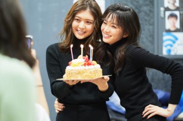 Rayの撮影後にみんなに誕生日をお祝いしてもらいました〜
いやあ嬉しい！！
Rayの編集さんやモデル、みんな優しくて温かい人ばかり。
大好きです

ケーキはマツ...