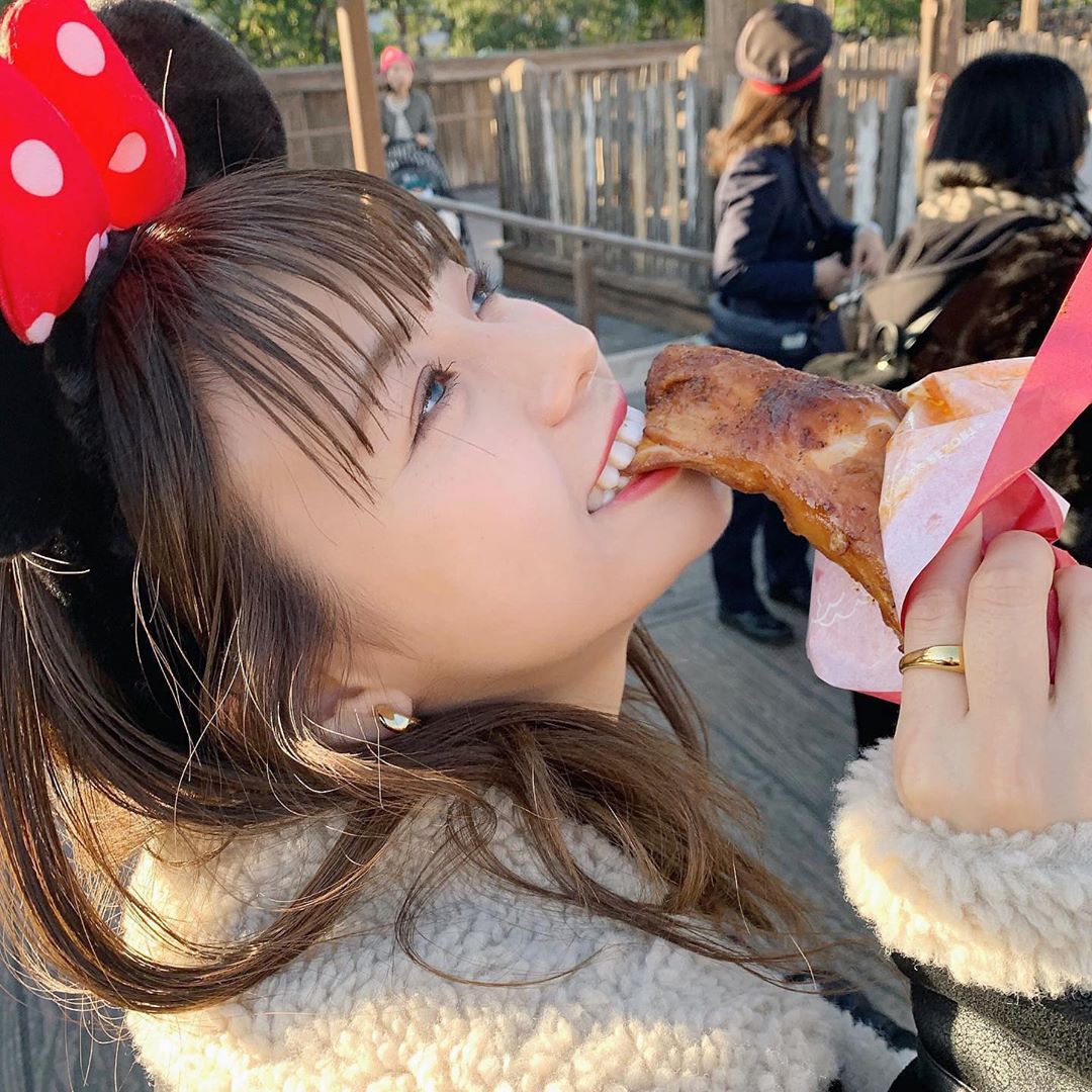 井口綾子 ディズニー行ったらターキーレッグ食べずにはいられない 皆さんのおすすめディズニーグルメはー Moe Zine