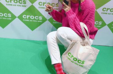 クロックスさんの展示会にご招待していただきました
みんなでおそろいの靴で行ったんだけど、アクセサリーがみんな違くて個性が出てたから可愛かった！！
スタンダードな...