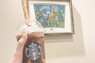 ・
・
・
@starbucks_j さんの新作 
#サンタブーツチョコレートフラペチーノ ・
ずっと飲みたかったの
お母さんと半分こして飲みました
今まで飲ん...