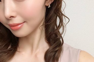 『SUQQU』三種の神器。
スチームをあてた後みたいなしっとりしたツヤ肌がつくれる。
乾燥なんて無縁。肌の内側まで潤いでたっぷり満たされたふっくらしたハリ感、ツ...