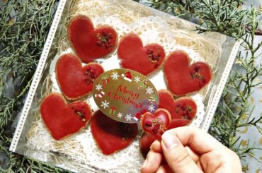 happiness

ハートの苺クッキー
クリスマスと一年間の感謝の気持ちを込めた
クリスマスプレゼント♡
チームBのみんなに作ったんだ〜

苺のお菓子を作るの...