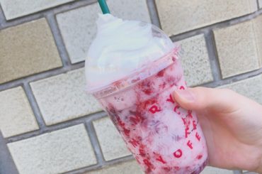 最近スタバのカスタムを見るのにハマってて、ふと見つけた
@chocolat_dot さんのカスタムが美味しそうすぎてやってみた〜
.
.
.
美味しかったしあわ...