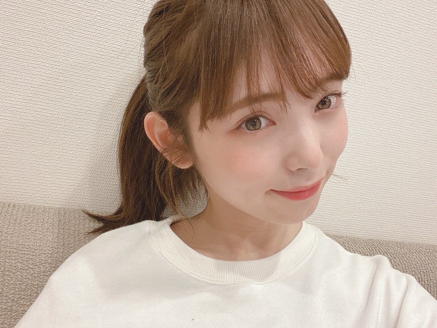 橋下美好 最近お肌が荒れてて出会った 美容液から作ってるファンデ 赤みやクマが綺麗に隠れるし 素肌感保てるのも私が使ってる理由の1つ 肌荒れや乾 Moe Zine