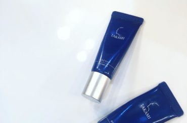 【カサカサ唇が健康的な唇に生き返るリップ美容液】
荒れやすい唇。特に冬は乾燥でカサカサになりがち。カサカサな唇ではせっかくの美しい口紅もグロスも上手くのらないし...