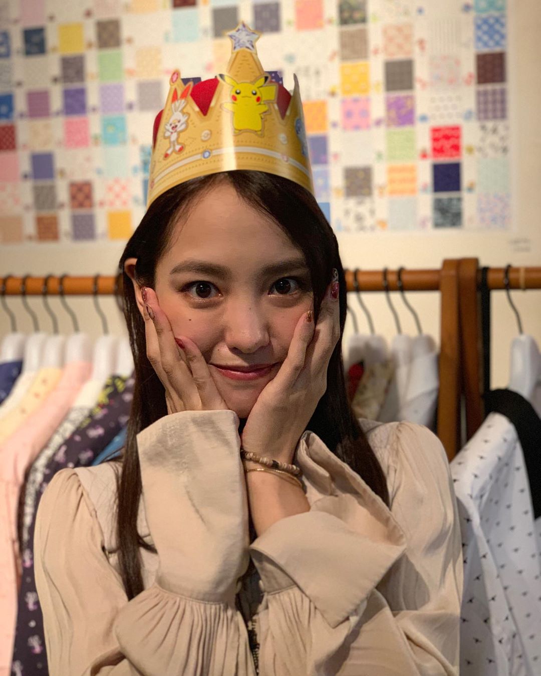 飯窪春菜 渋谷parcoのポケモンセンターに行った時に 11月お誕生日だったので特典で王冠もらっちゃいました 御三家もいて可愛かったです 渋谷 Moe Zine 飯窪春菜 渋谷parcoのポケモンセンターに行った時に 11月お誕生日だったので特典で王冠もらっちゃいました 御三家もいて可愛かったです 渋谷 Moe Zine